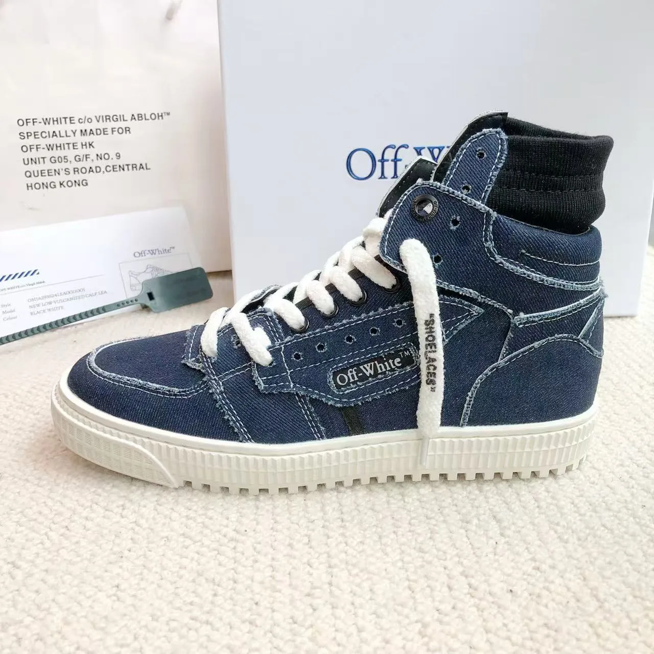 Men's men's shoes P660! 🌈🌈OFF WHITE🌈🌈 ⚡️Couple model⚡️🍓New color🍓 👉Ex-factory price: 130-45 The latest spring model of Gaobang street casual Martin style masterpiece, released the highest quality version on the market 👊 Series original mold opening, original lasting, production technology 1:1 original ➰🔜The best choice for more and more celebrities and Internet celebrities🔸In the classics Changes in the code🔸Innovate in the trend🔸Strive to break away from the shackles of bad street design🔝Although he is not the originator of fashion design, he is definitely a shining dark horse in avant-garde design🐴🆙Do not follow the trend🔅Not universal beauty🔅 Fabric💯First-layer cowhide Lining💯Imported skin-friendly and environmentally friendly polyester mesh Foot pads💯Original molded high-elastic environmentally friendly molding pads Midsole💯Original lasting process Outsole💯Rubber outsole Packaging💯Official website synchronized full set of packaging (brand wrapping paper, brand certificate, brand cloth bag)